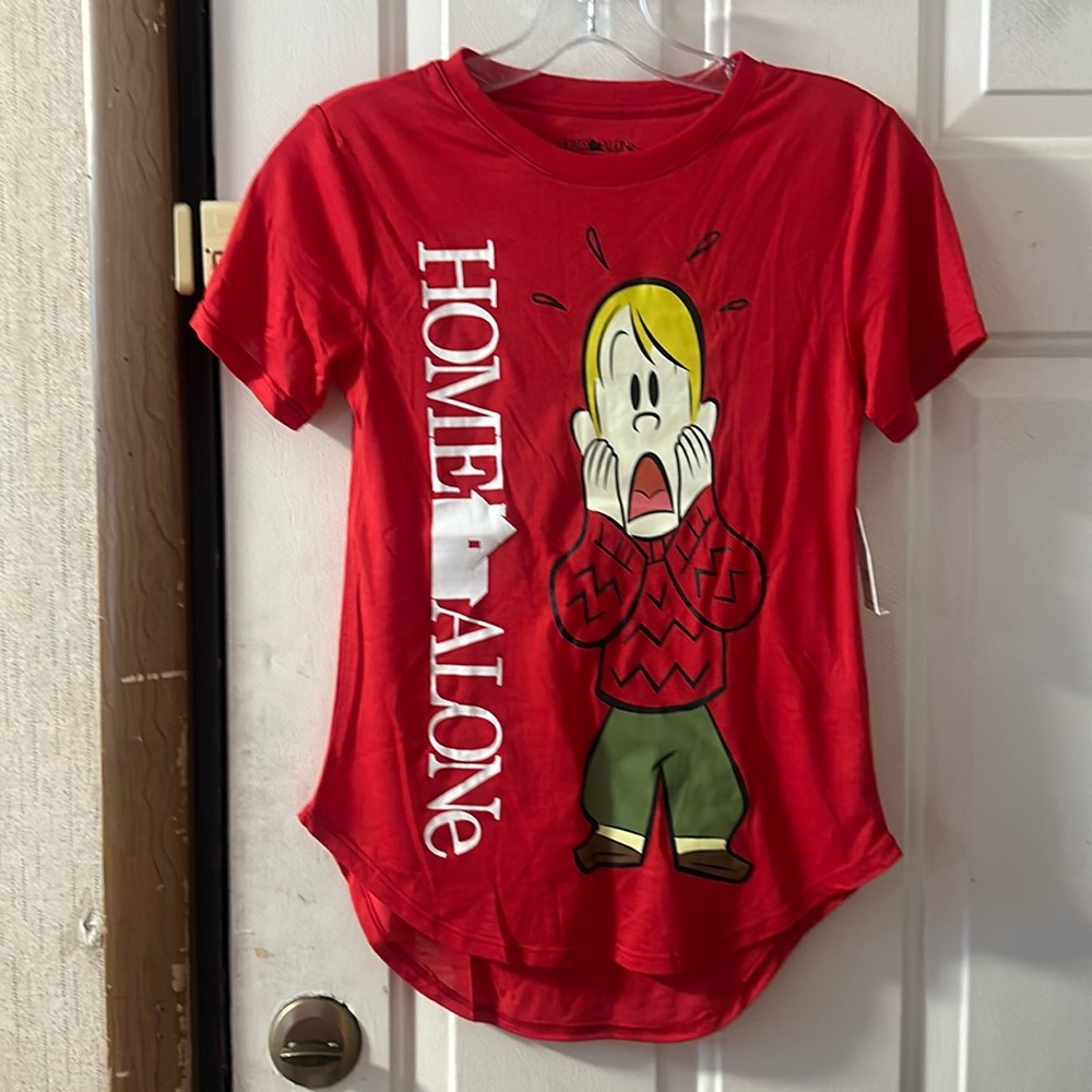 HOME ALONE JUNIORS TEE: RED: NEW WITH TAGS: SIZE XS (1)